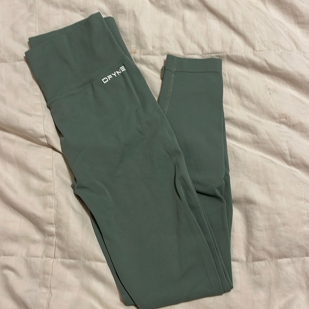 DFYNE Dynamic Forest Green size small leggings